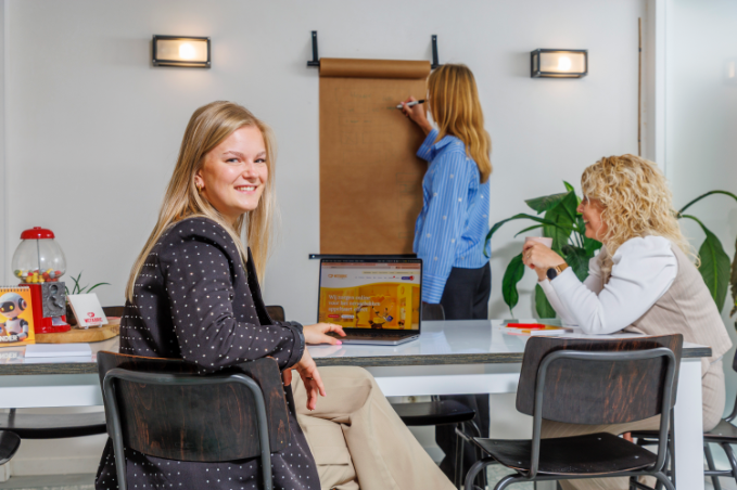 Calla voor en Moniek en Milika achter