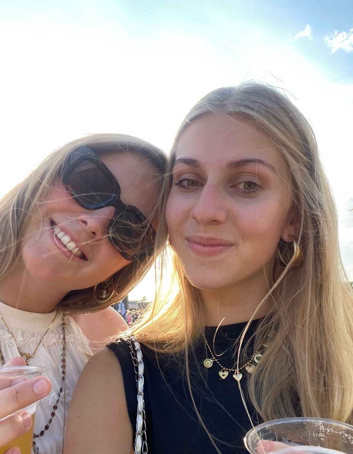 Nieke met een vriendin